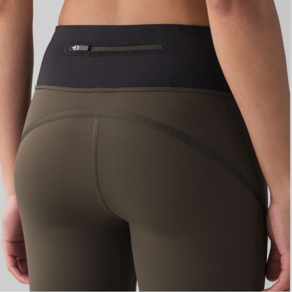 Lululemon Green and Black Smooth Stride Crop - Picture 5 of 16
